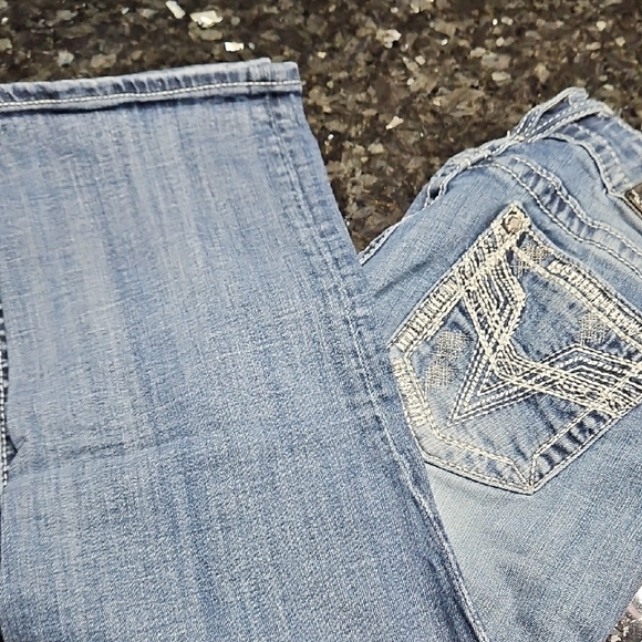 Vigoss Denim - Gently Used Vigoss Chelsea Capris